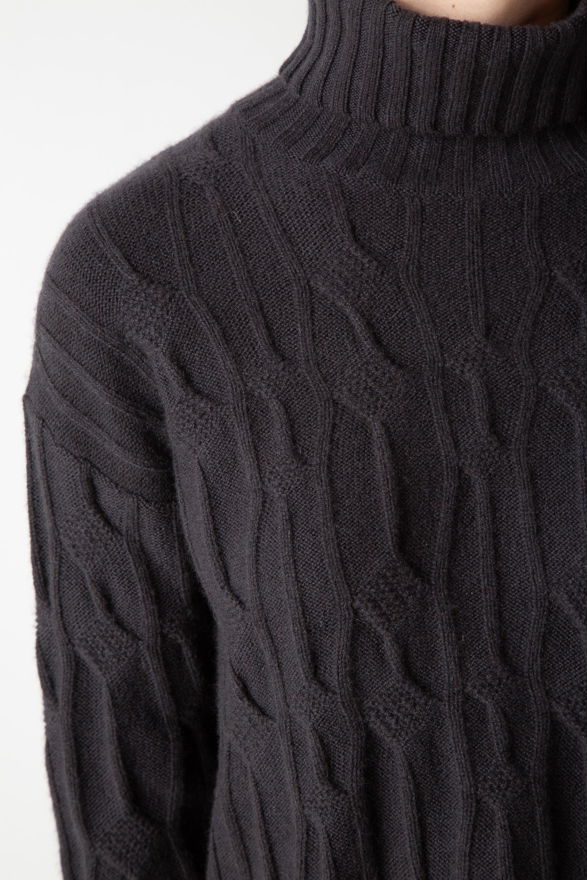 CABLE TURTLENECK