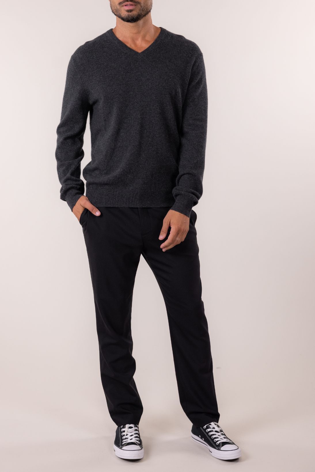 CLASSIC V-NECK SWEATER