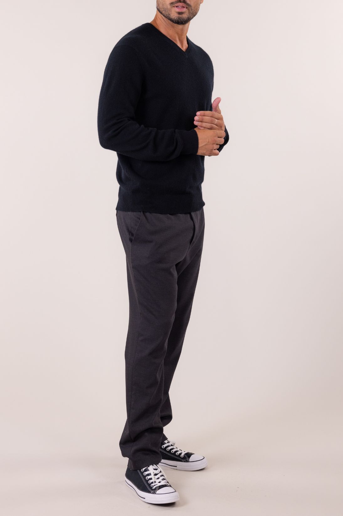 CLASSIC V-NECK SWEATER