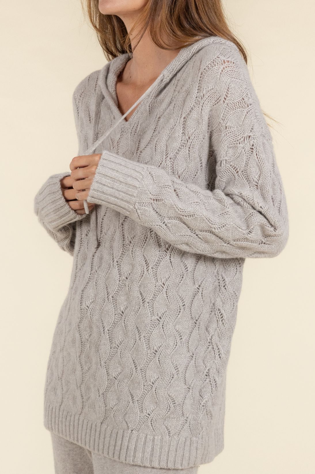 SUSTAINABLE CASHMERE CABLE HOODIE