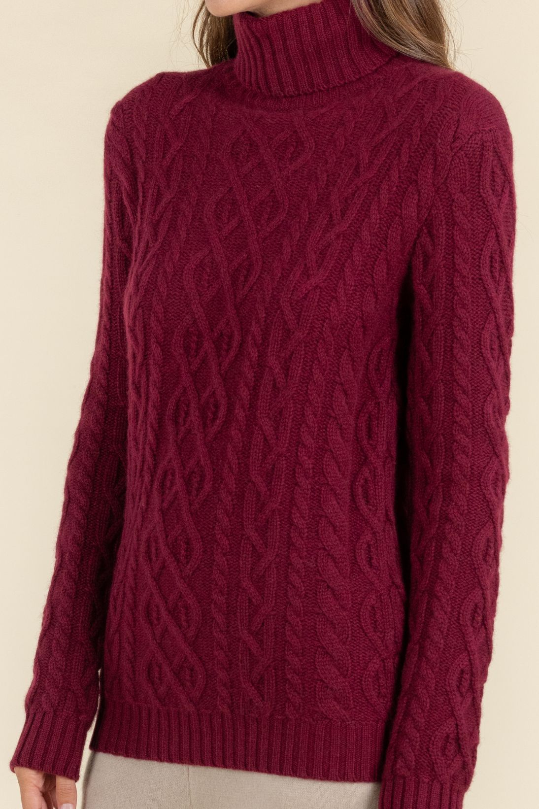 SUSTAINABLE CASHMERE CABLE TURTLENECK