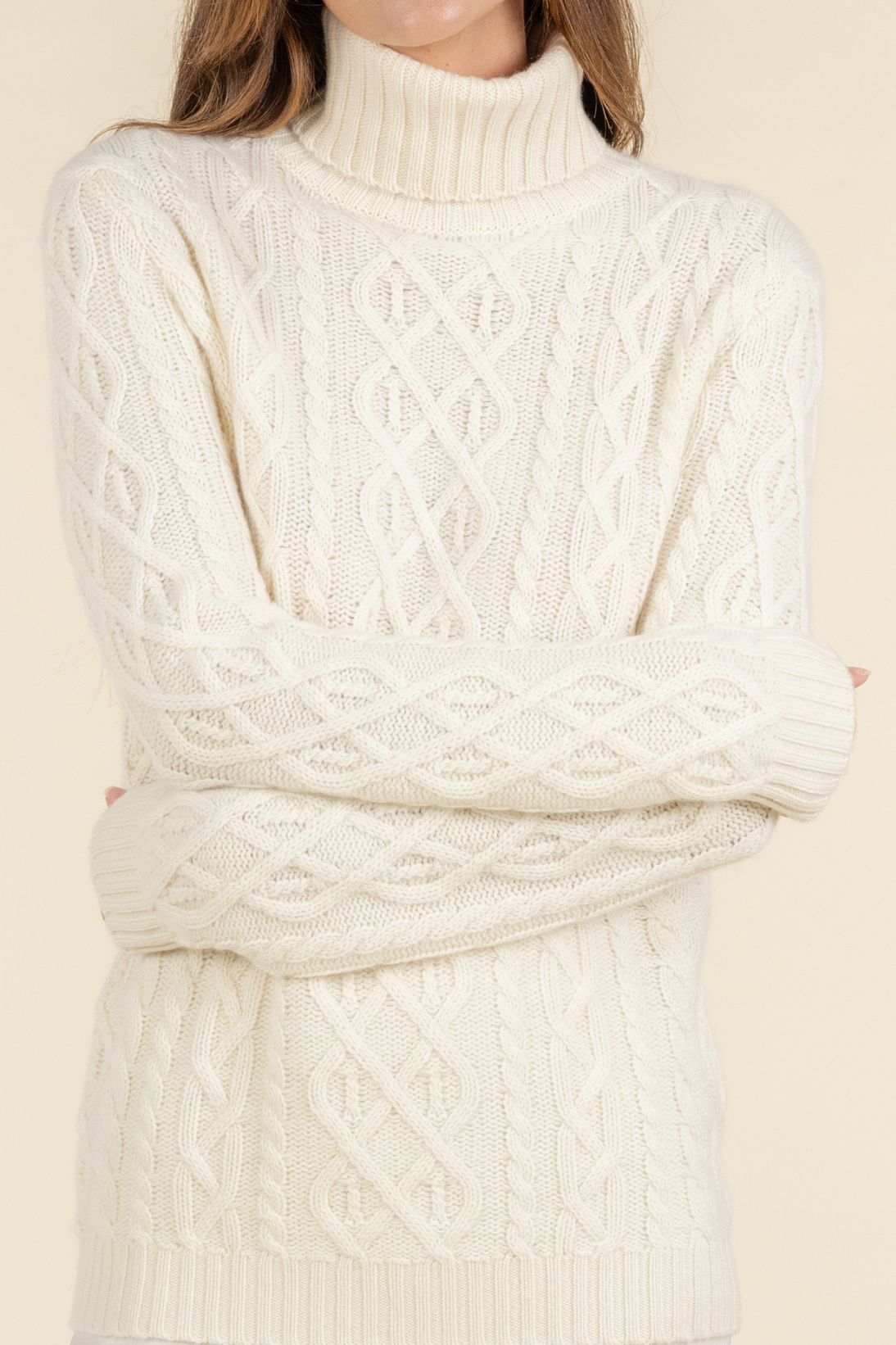 SUSTAINABLE CASHMERE CABLE TURTLENECK