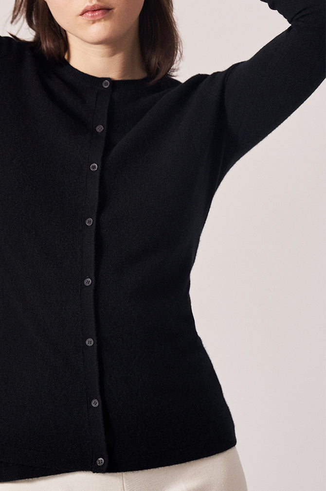 CASHMERE CLASSIC CREWNECK CARDIGAN