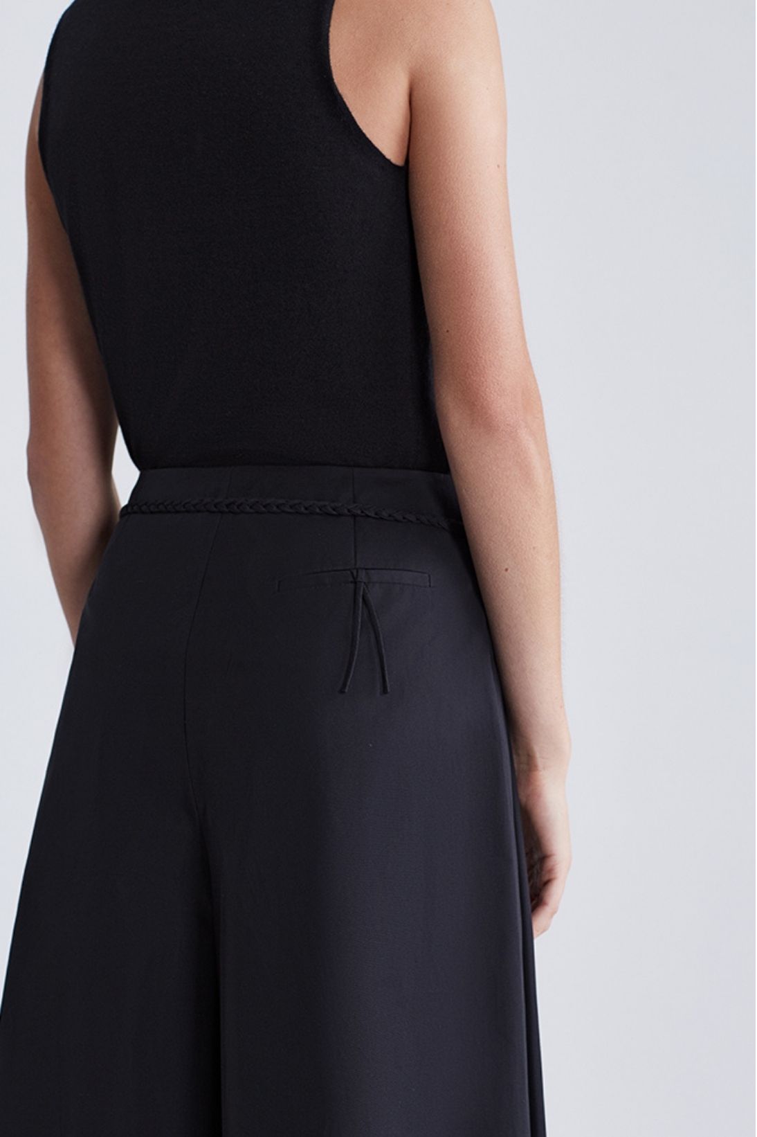 BRAIDED BELT BERMUDA SHORT