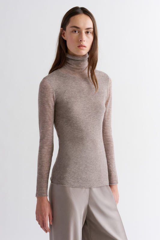 CASHMERE FEATHERWEIGHT TURTLENECK