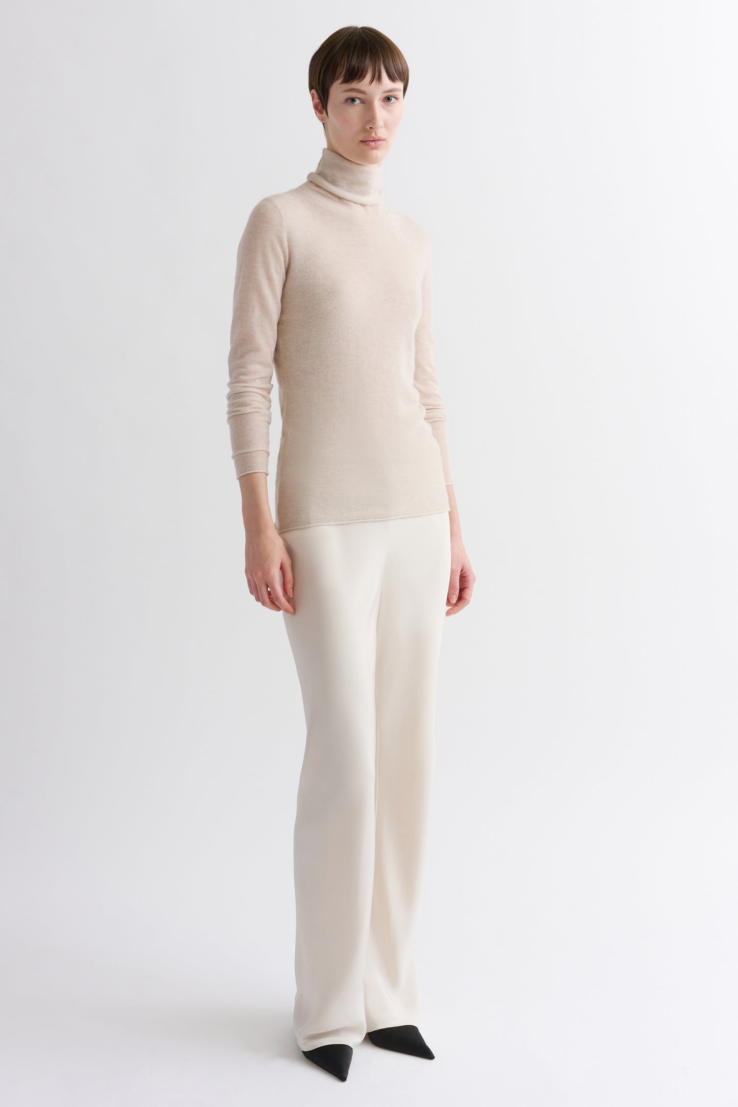 CASHMERE FEATHERWEIGHT TURTLENECK