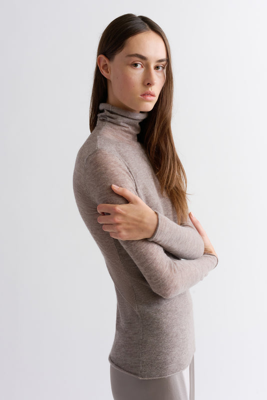 CASHMERE FEATHERWEIGHT TURTLENECK