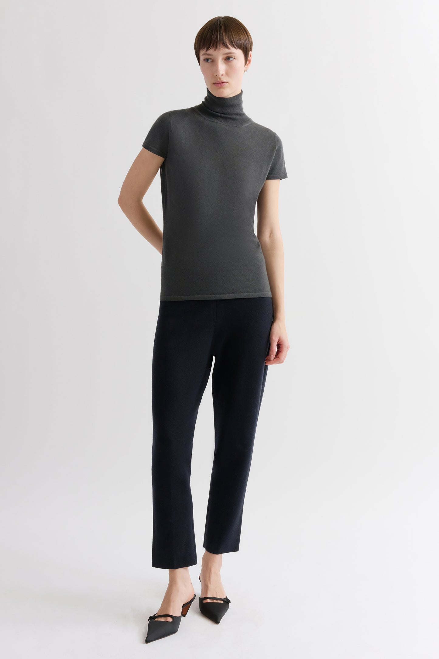 CASHMERE RIBBED ELBOW SLEEVE TURTLENECK