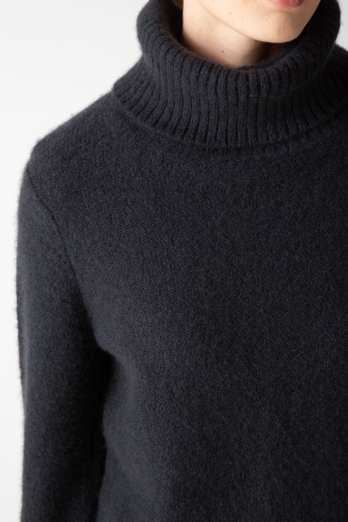 BOUCLE CROPPED TURTLENECK