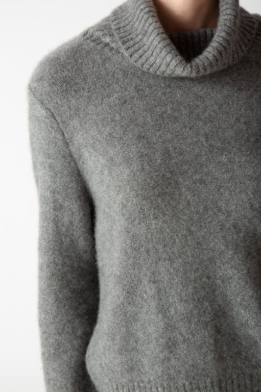 BOUCLE CROPPED TURTLENECK