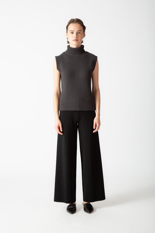 SLEEVELESS TURTLENECK SWEATER