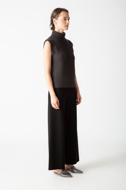 SLEEVELESS TURTLENECK SWEATER