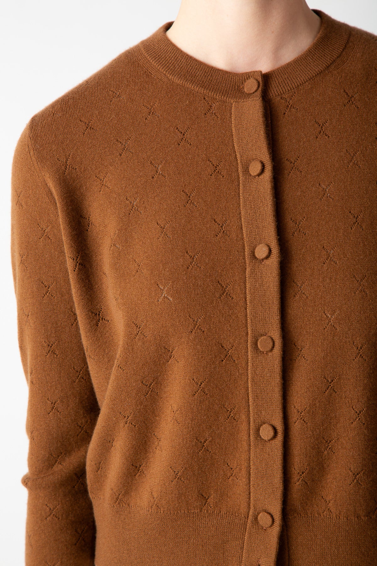 DETAILED STITCH CREWNECK CARDIGAN