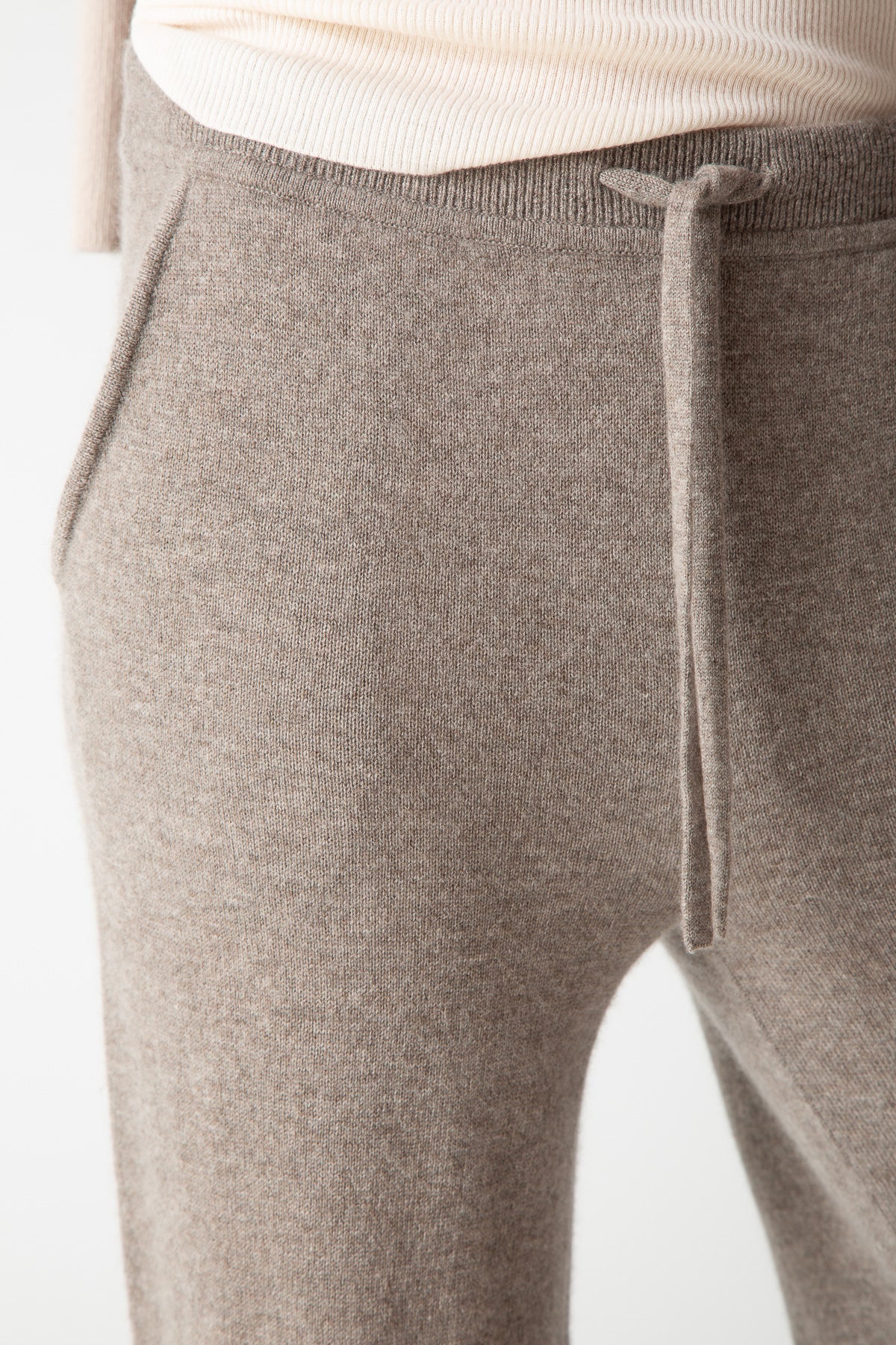 STRAIGHT PANTS