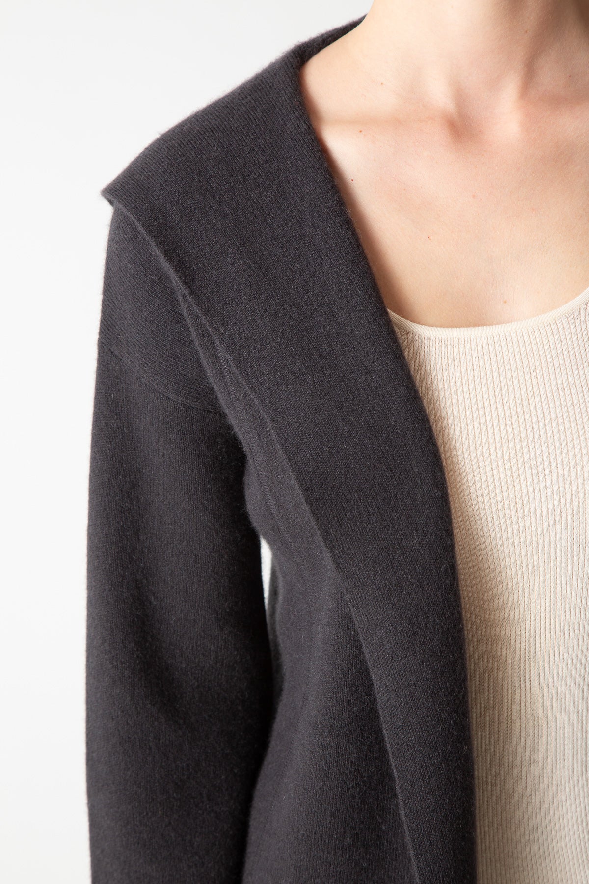 HOODED JACKET WITH POCKETS