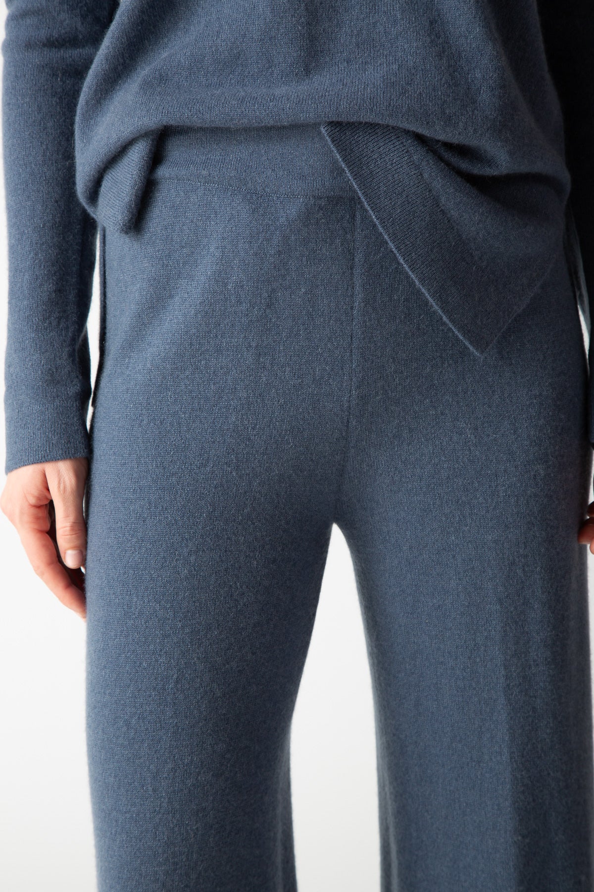 STRAIGHT PANTS
