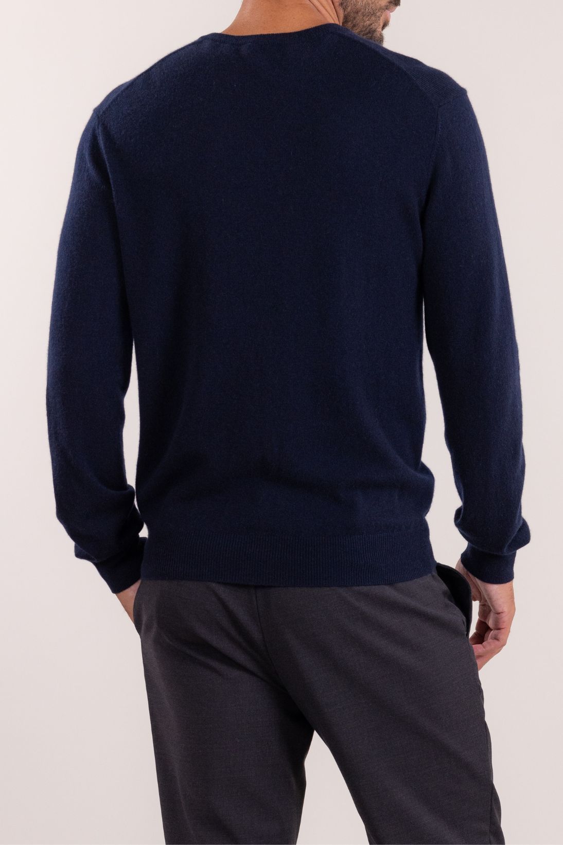 CLASSIC V-NECK SWEATER