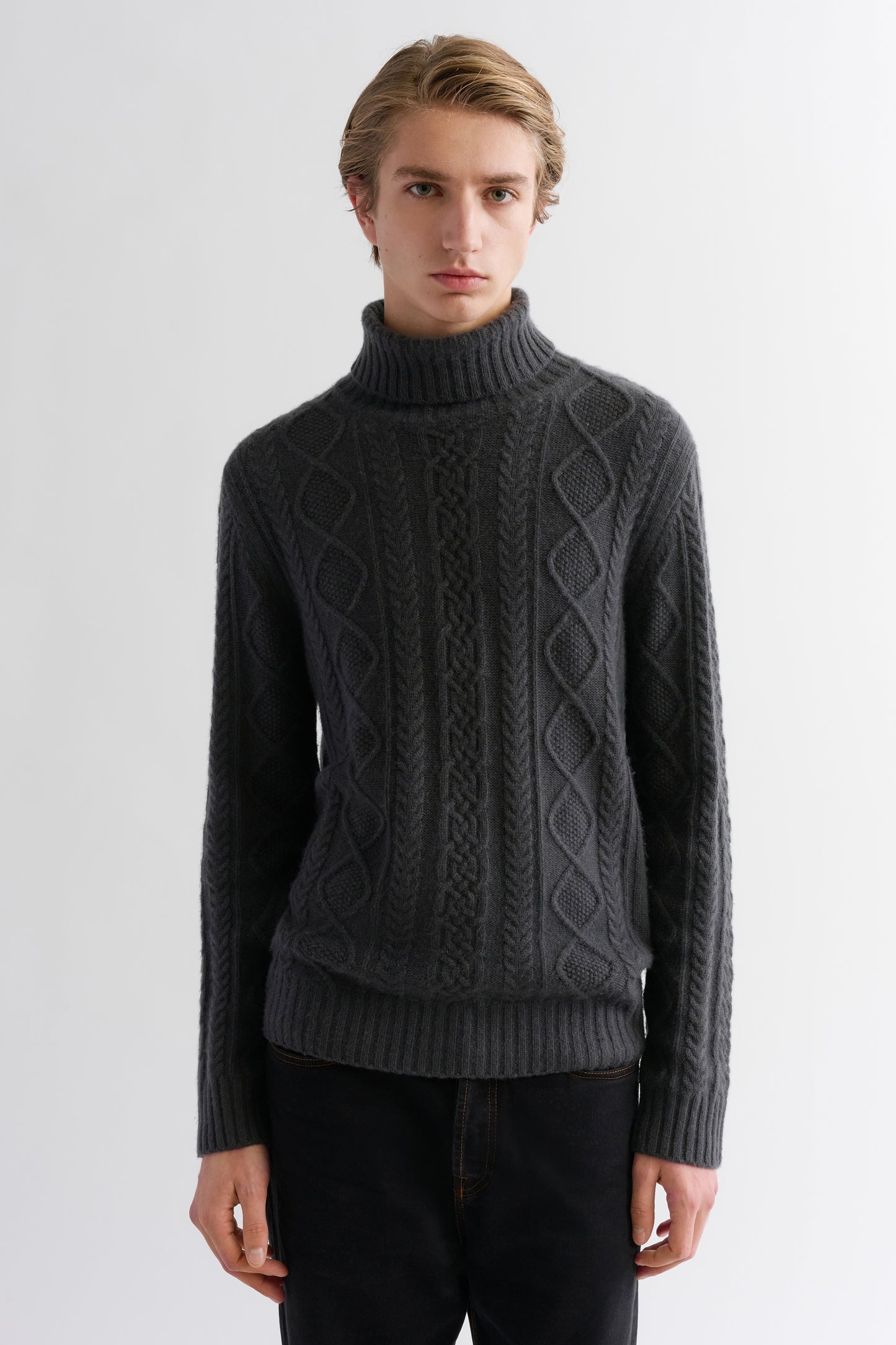 MIXED CABLE TURTLENECK