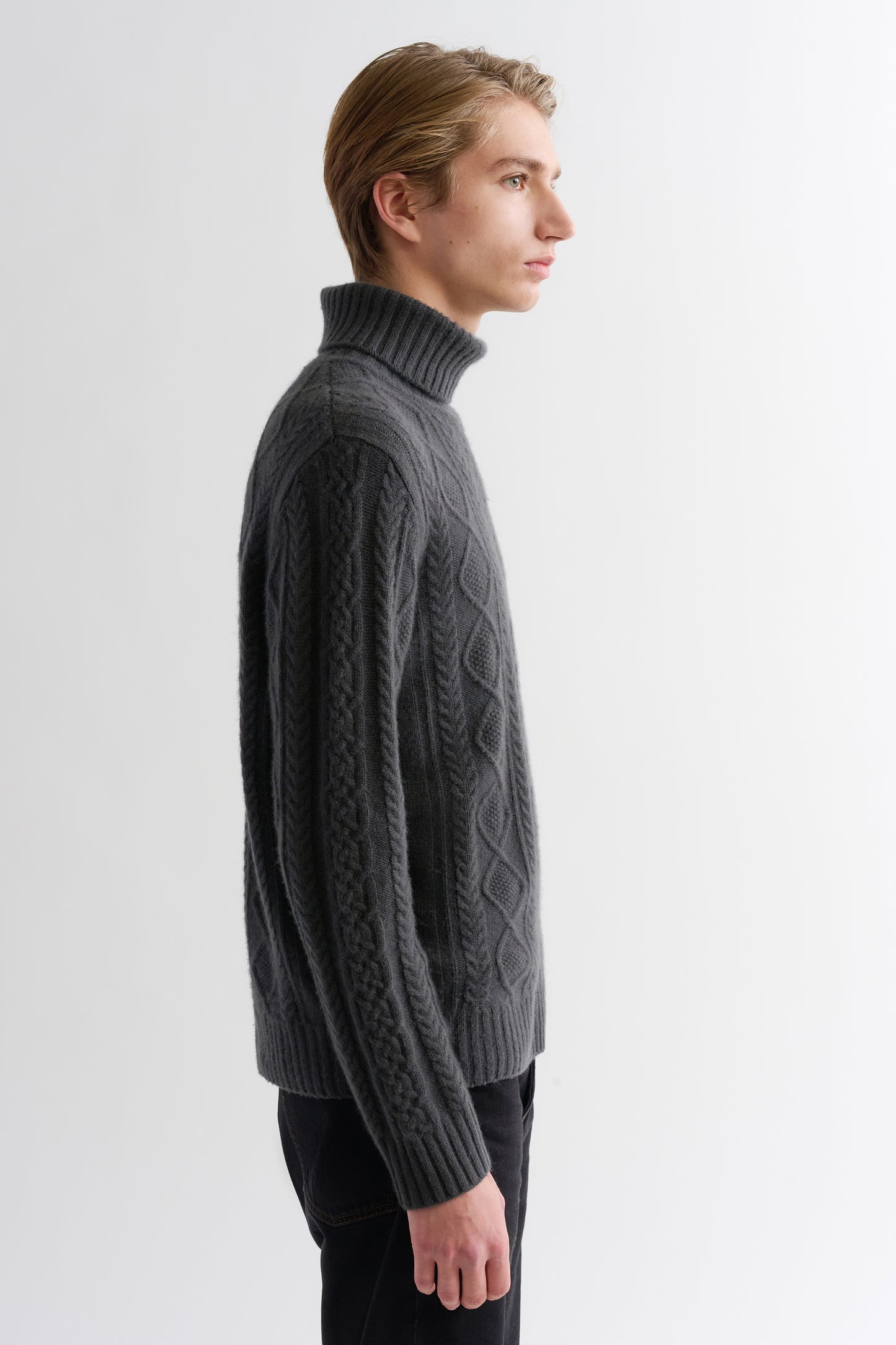 MIXED CABLE TURTLENECK