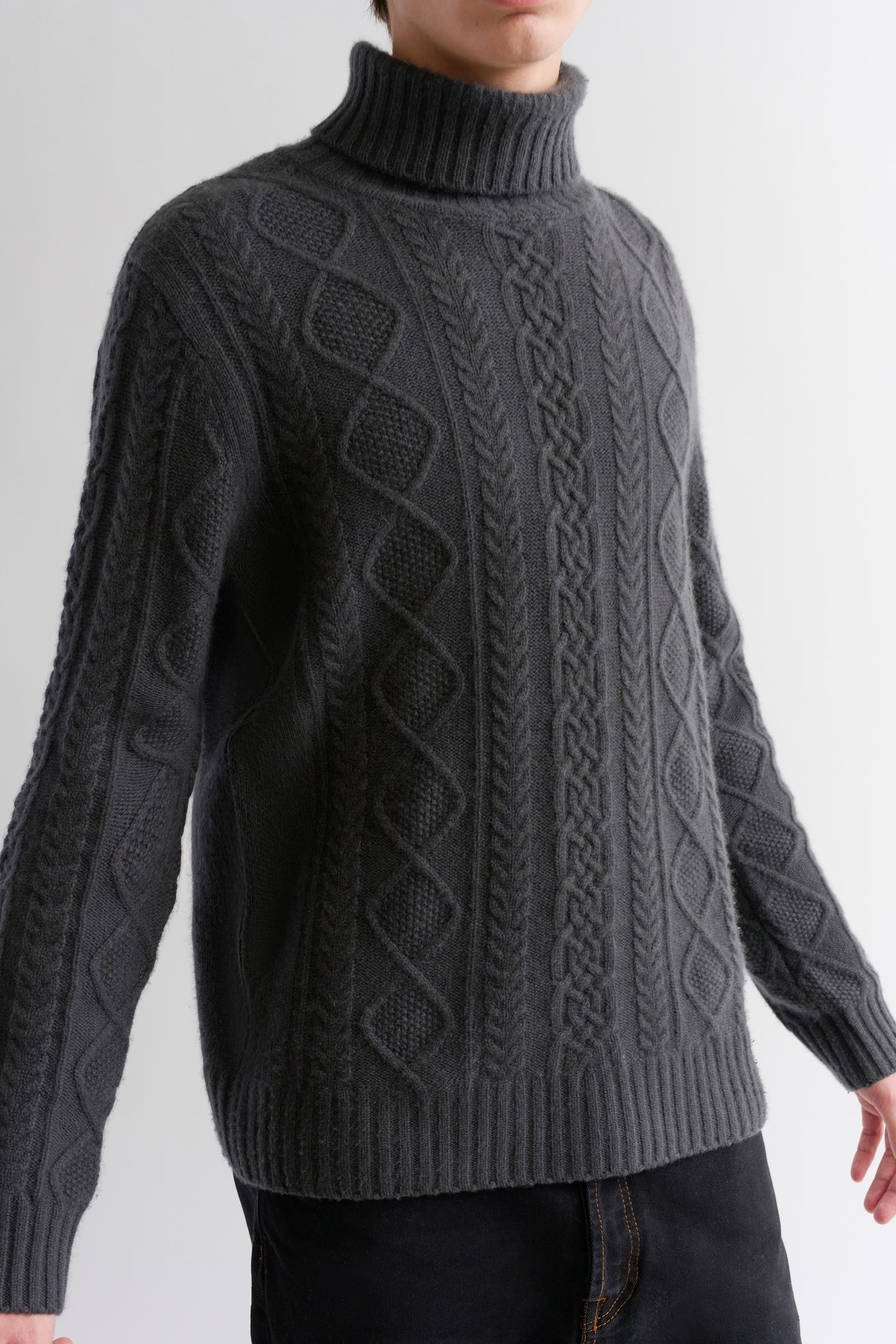 MIXED CABLE TURTLENECK