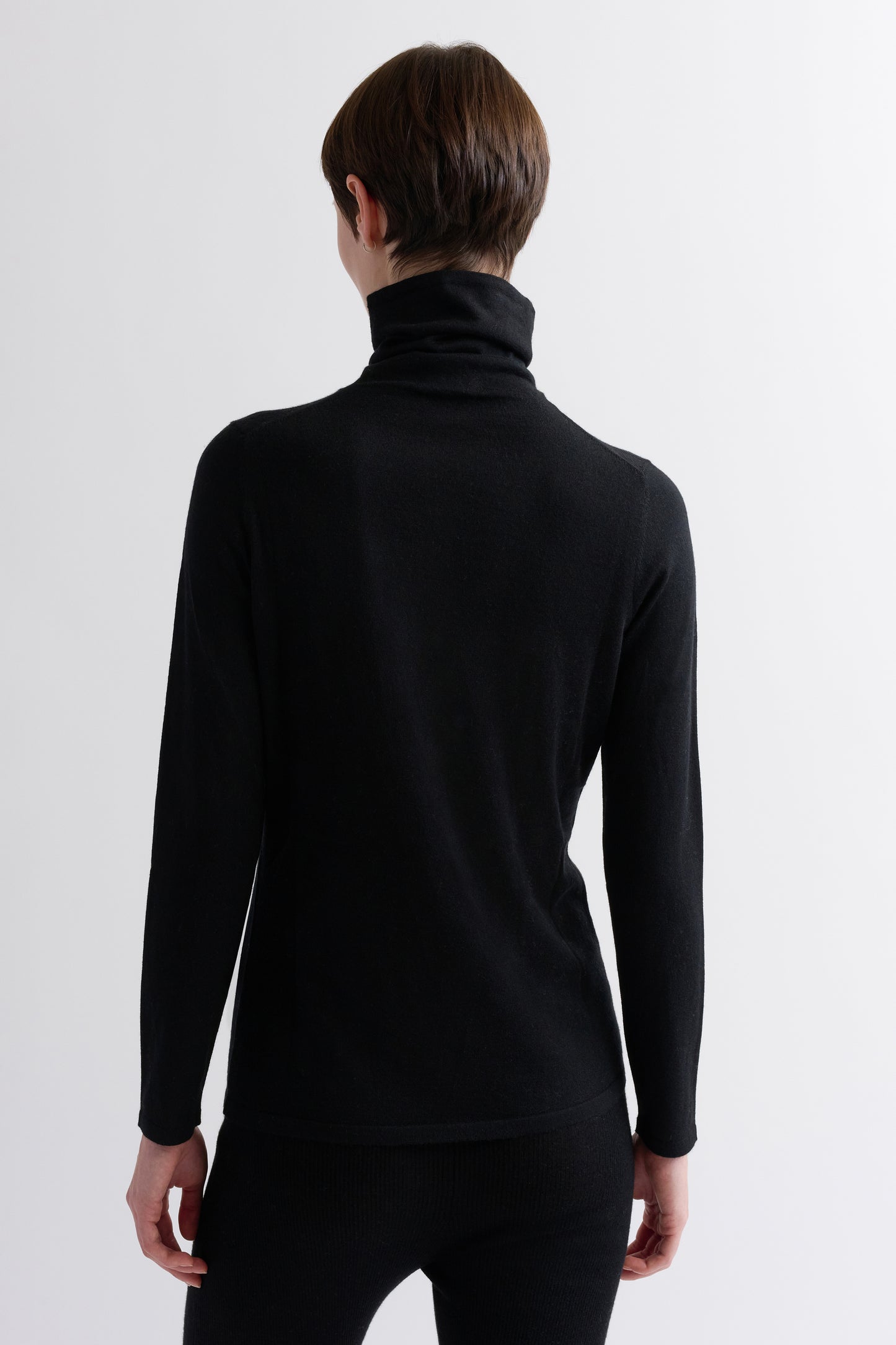 SUPERFINE CASHMERE TURTLENECK