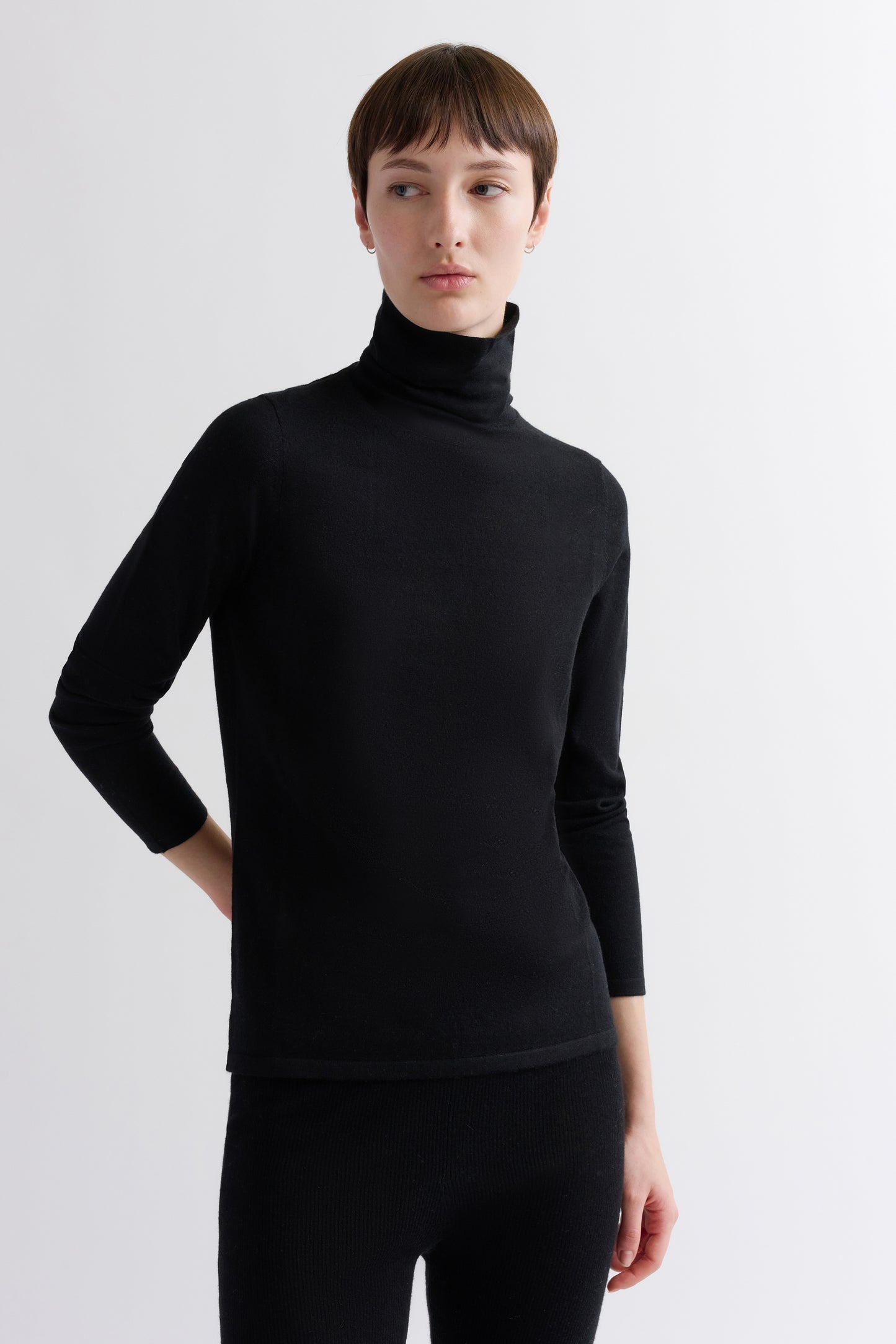 SUPERFINE CASHMERE TURTLENECK