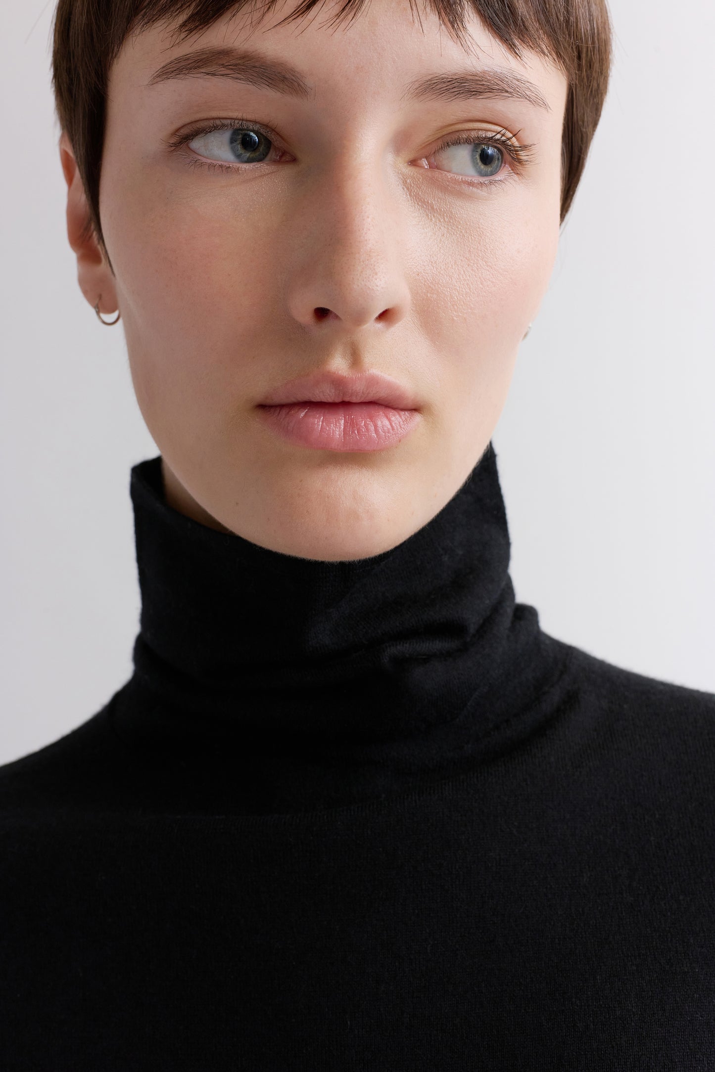 SUPERFINE CASHMERE TURTLENECK