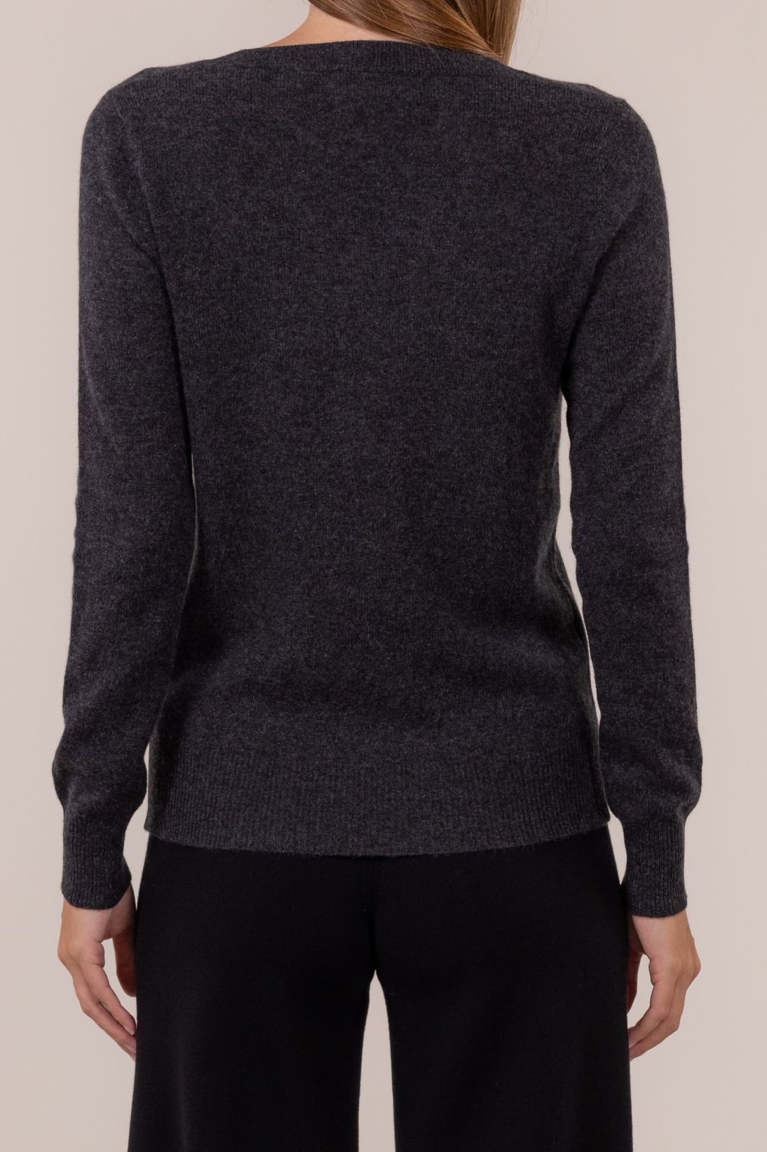 CLASSIC CASHMERE V-NECK