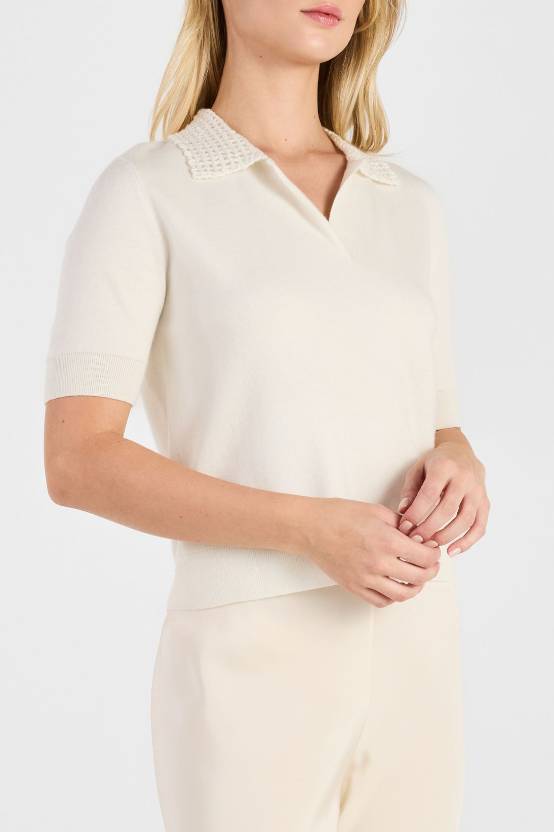 EMBROIDERED COLLAR TOP