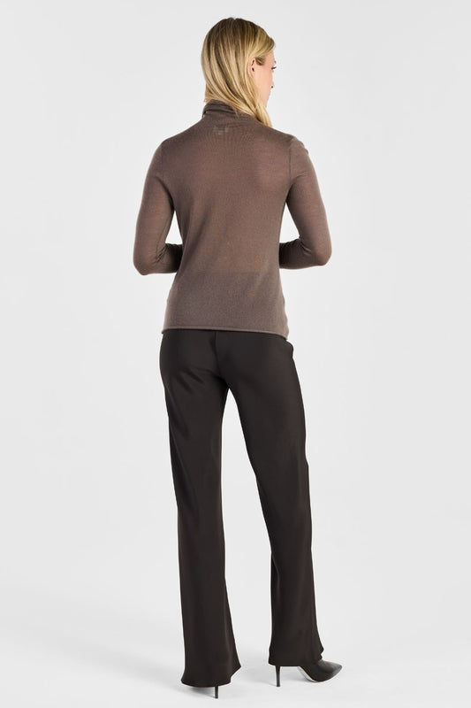 FEATHERWEIGHT TURTLENECK