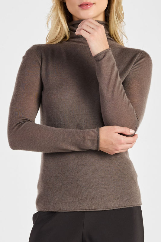 FEATHERWEIGHT TURTLENECK
