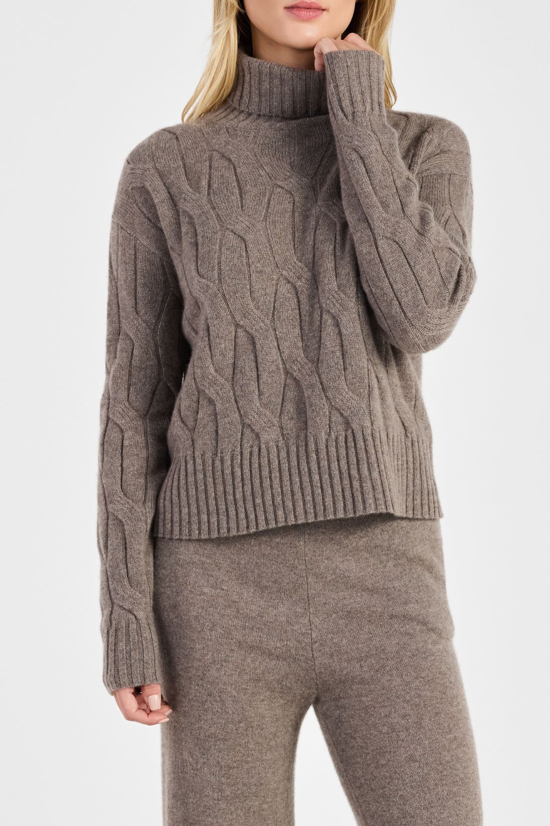 CABLE TURTLENECK