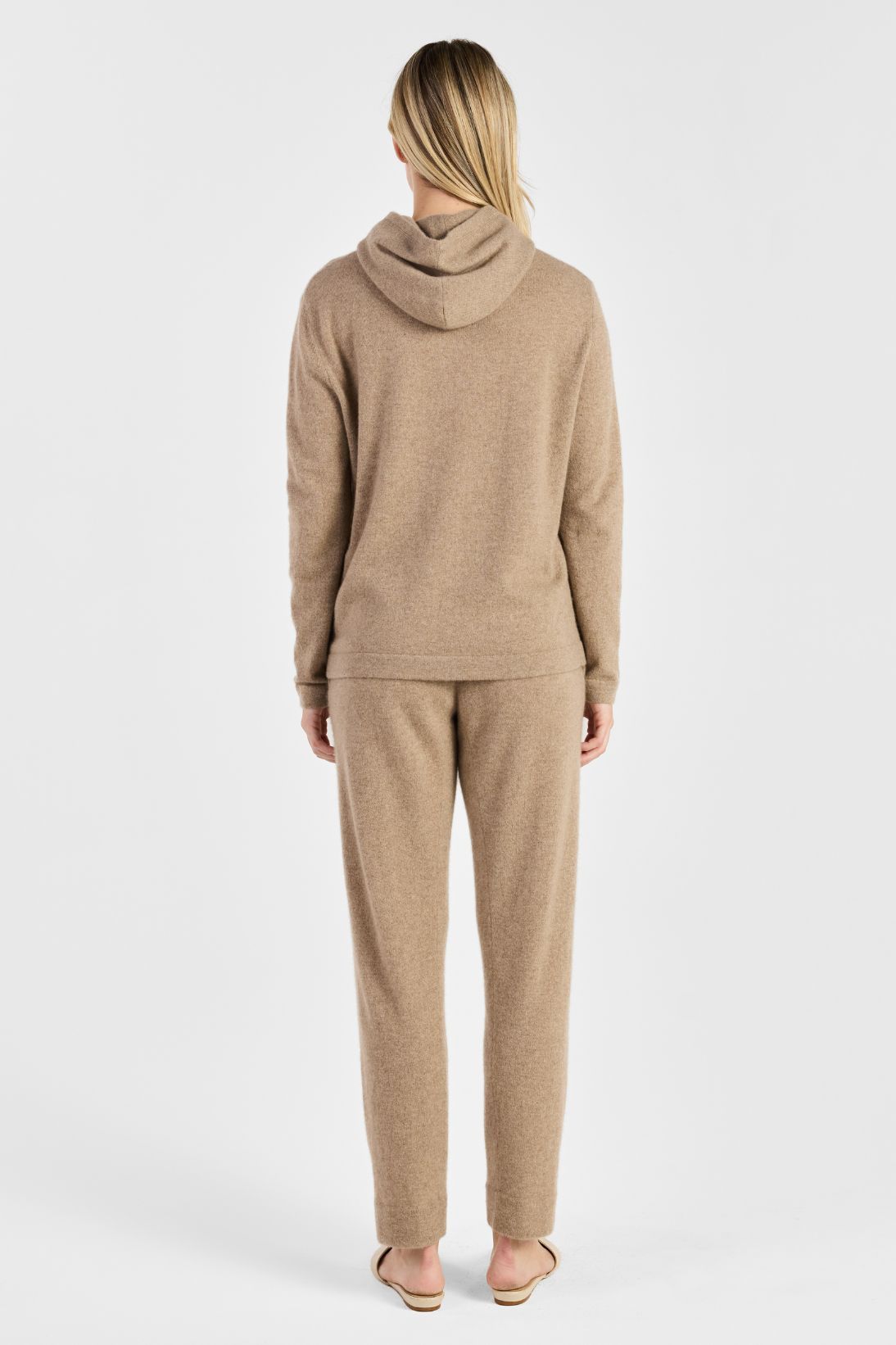 PULLOVER HOODIE