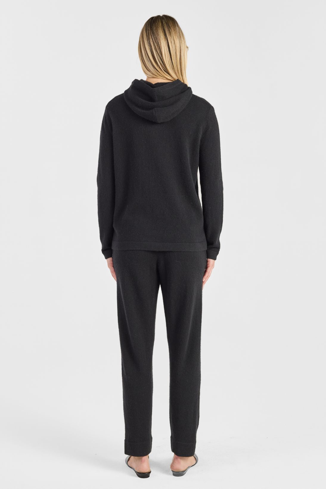 PULLOVER HOODIE