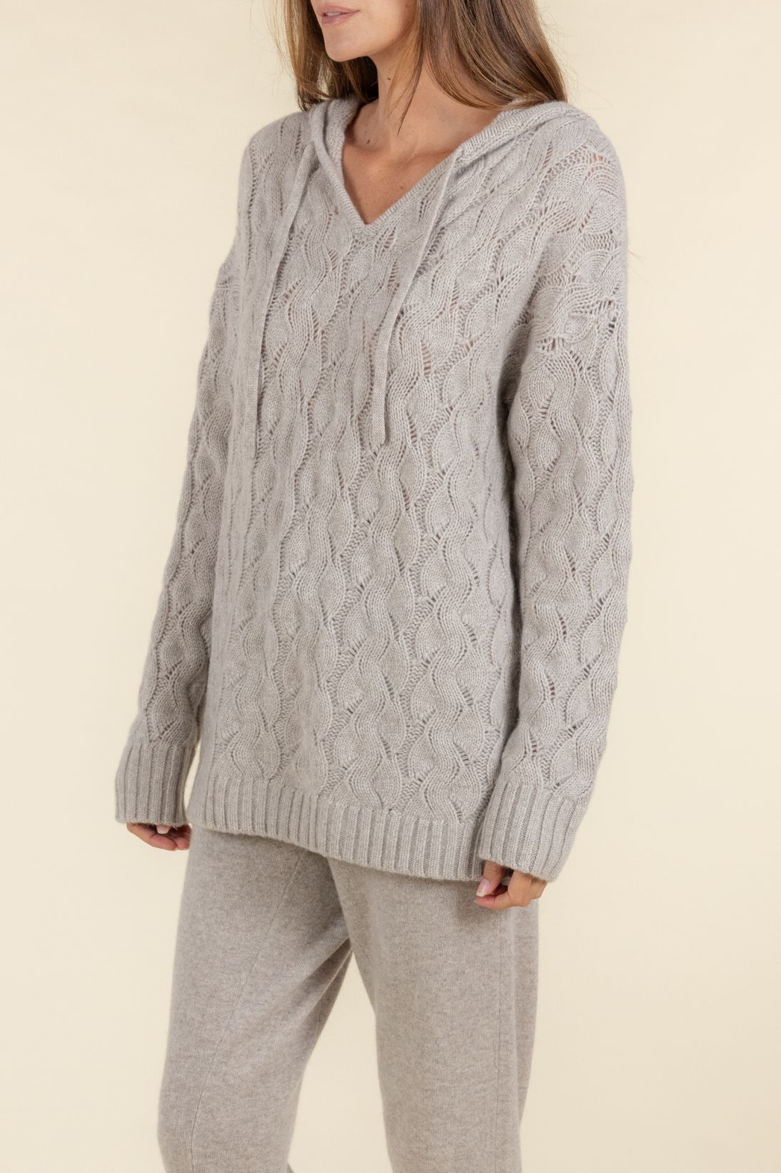 SUSTAINABLE CASHMERE CABLE HOODIE