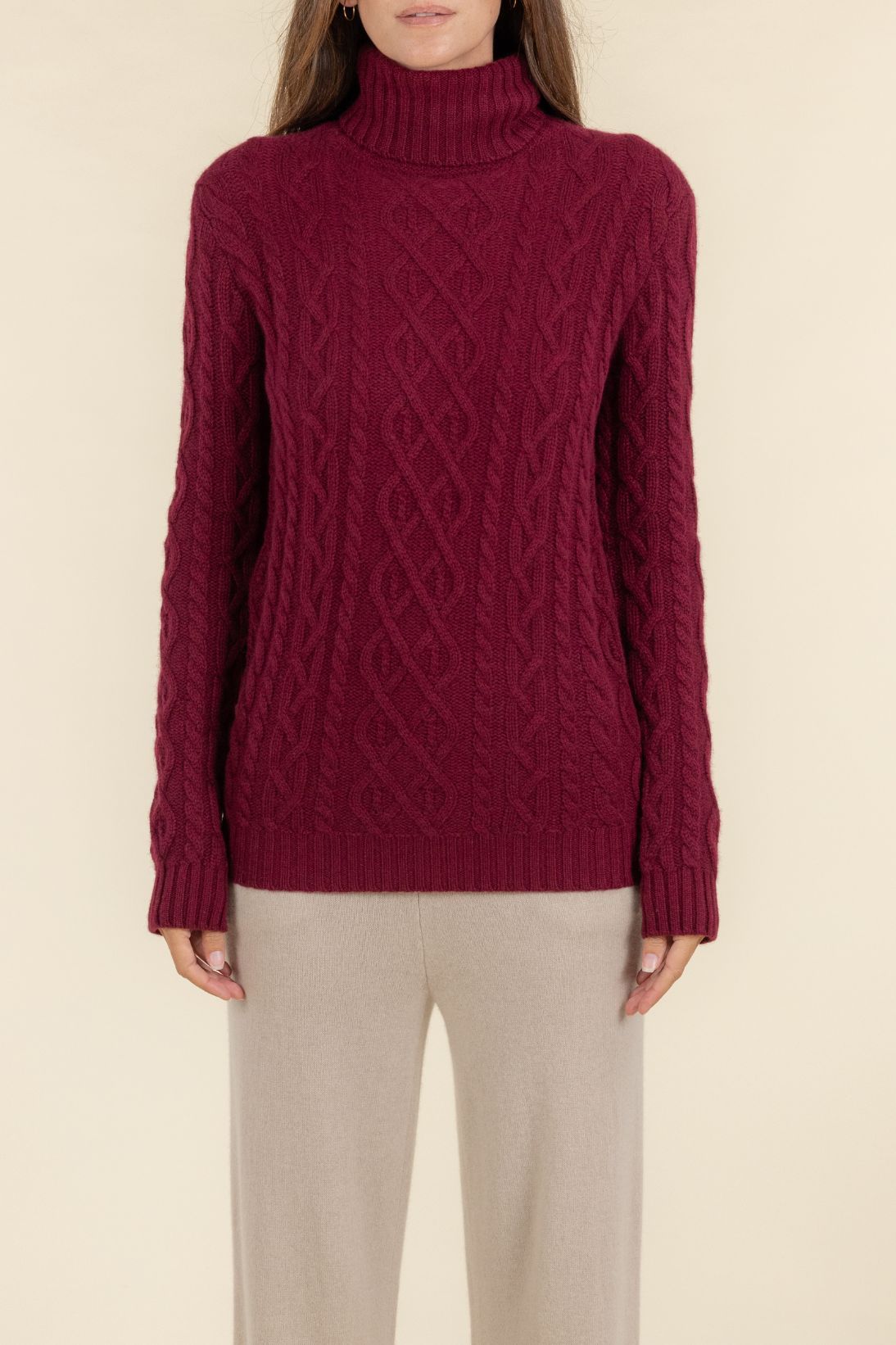 SUSTAINABLE CASHMERE CABLE TURTLENECK