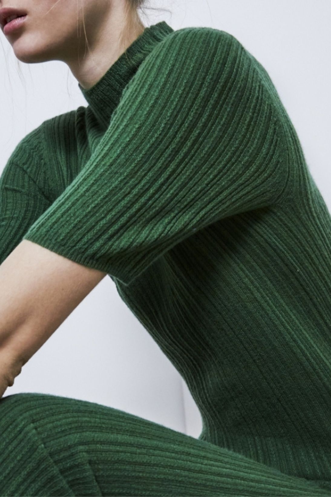 VARIATED RIB MOCKNECK TOP
