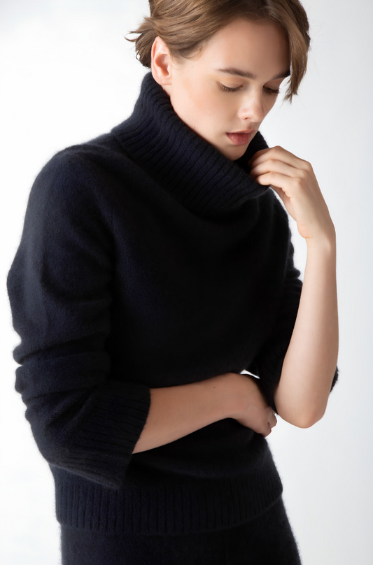 BOUCLE CROPPED TURTLENECK