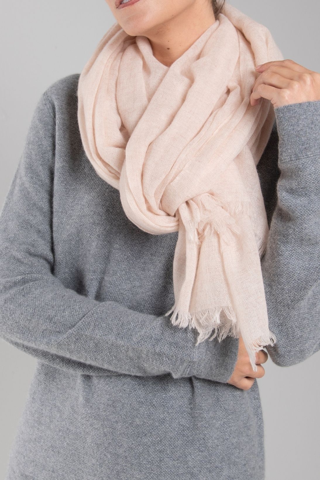 RECYCLED CASHMERE SUPERFINE WOVEN SCARF