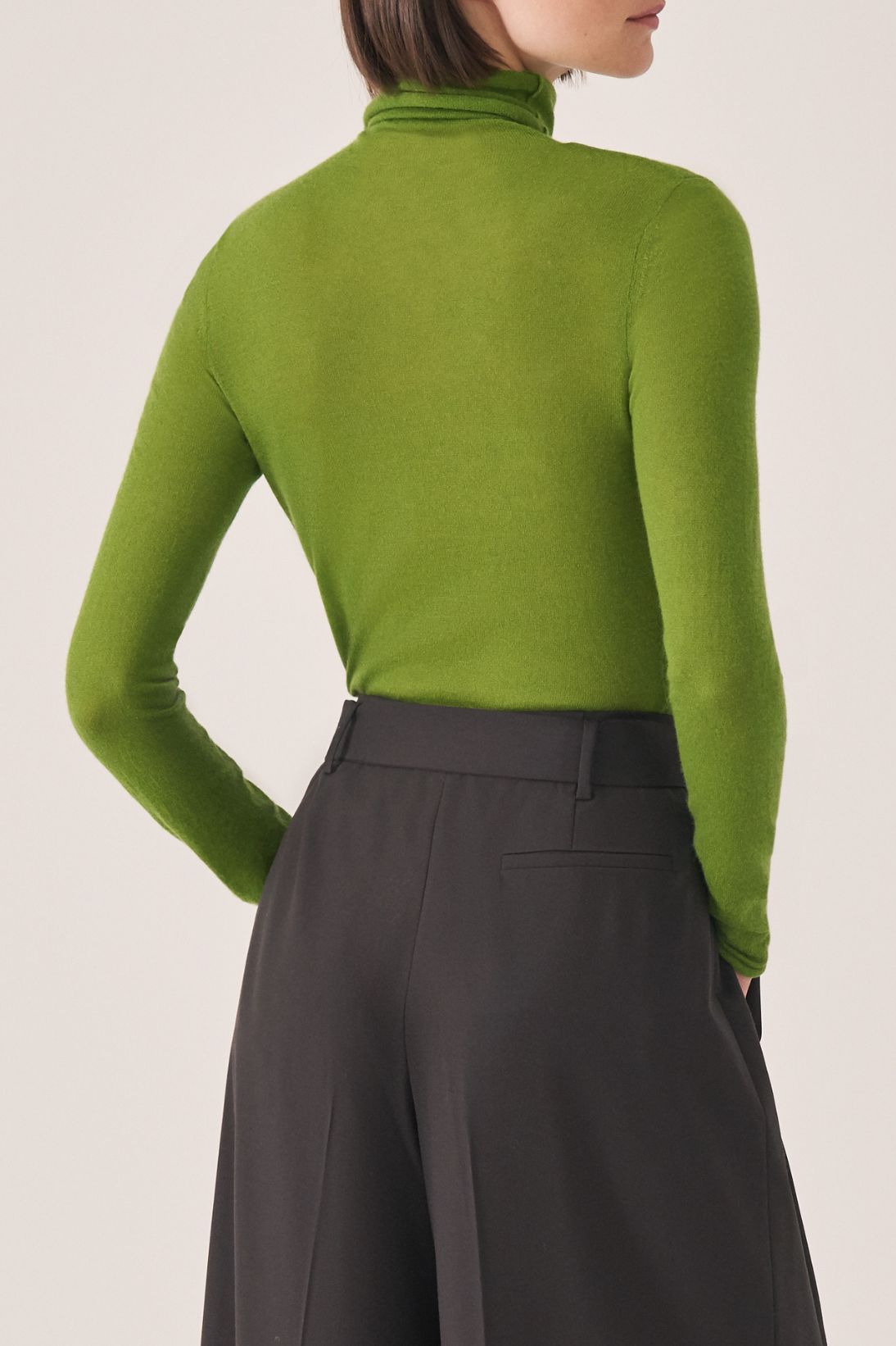 CASHMERE FEATHERWEIGHT TURTLENECK