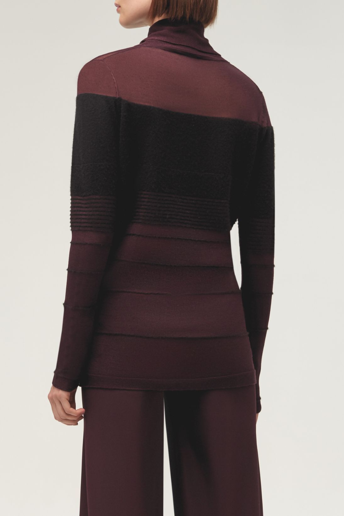 LONG SLEEVE STRIPED TURTLENECK